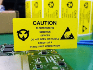 ESD là gì? Tác động của phóng điện tĩnh đến linh kiện điện tử trong sản xuất.